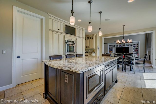 3225 Legacy Court, West Bloomfield Charter Township, MI 48323