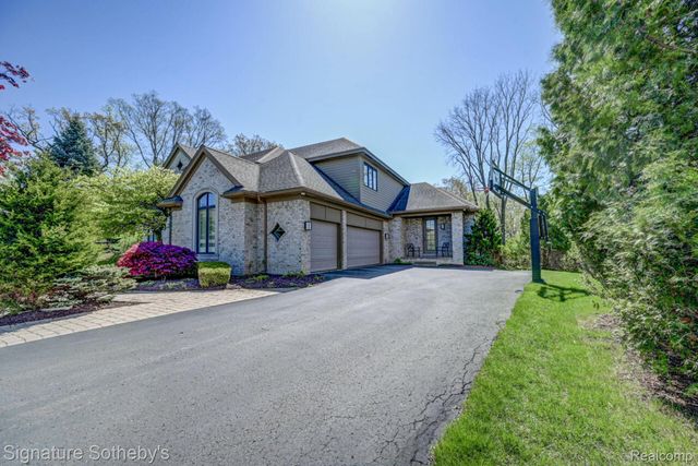 3225 Legacy Court, West Bloomfield Charter Township, MI 48323