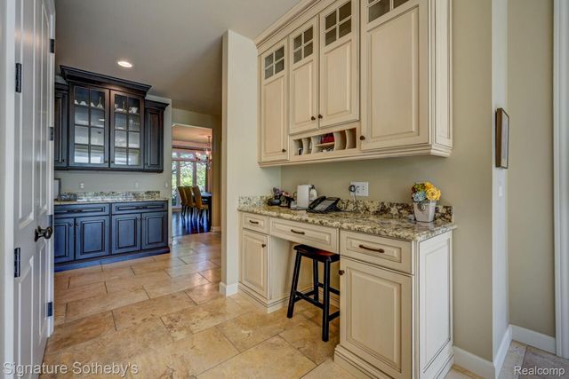 3225 Legacy Court, West Bloomfield Charter Township, MI 48323