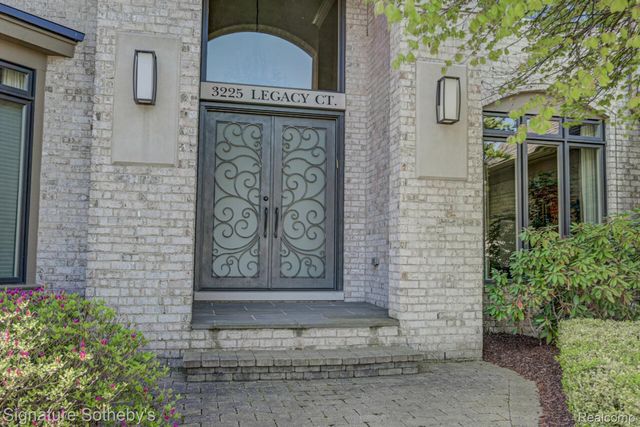3225 Legacy Court, West Bloomfield Charter Township, MI 48323