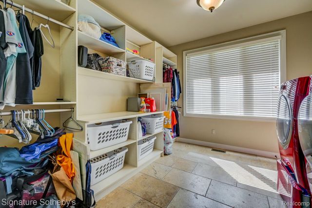 3225 Legacy Court, West Bloomfield Charter Township, MI 48323