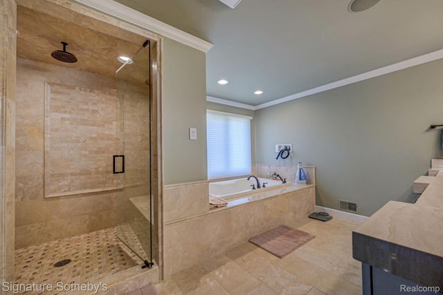 3225 Legacy Court, West Bloomfield Charter Township, MI 48323