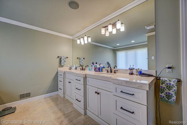 3225 Legacy Court, West Bloomfield Charter Township, MI 48323