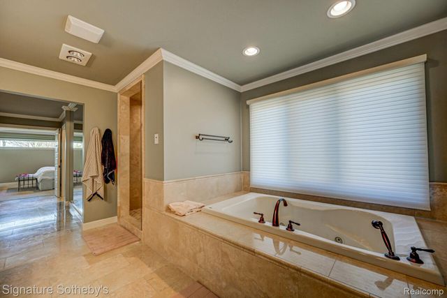 3225 Legacy Court, West Bloomfield Charter Township, MI 48323