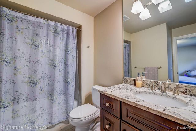 3225 Legacy Court, West Bloomfield Charter Township, MI 48323