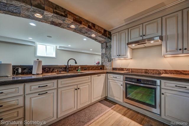 3225 Legacy Court, West Bloomfield Charter Township, MI 48323