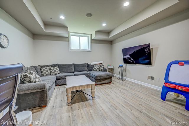 3225 Legacy Court, West Bloomfield Charter Township, MI 48323