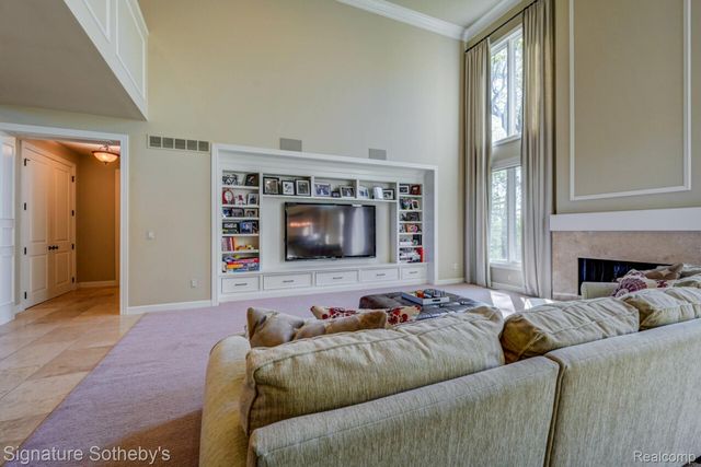 3225 Legacy Court, West Bloomfield Charter Township, MI 48323