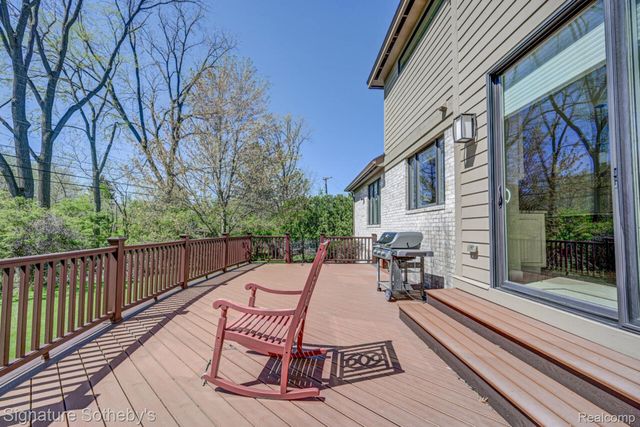3225 Legacy Court, West Bloomfield Charter Township, MI 48323