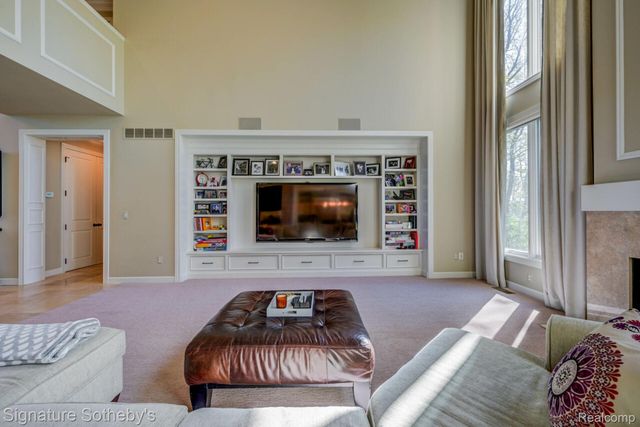 3225 Legacy Court, West Bloomfield Charter Township, MI 48323