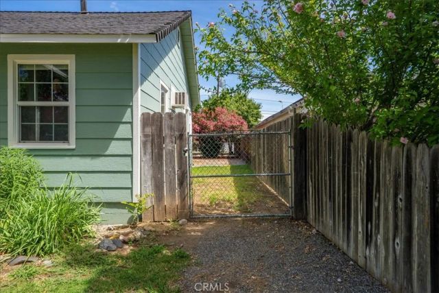 812 South, Corning, CA 96021
