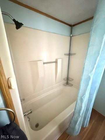 2047 Wilson Avenue NE, Warren, OH 44483