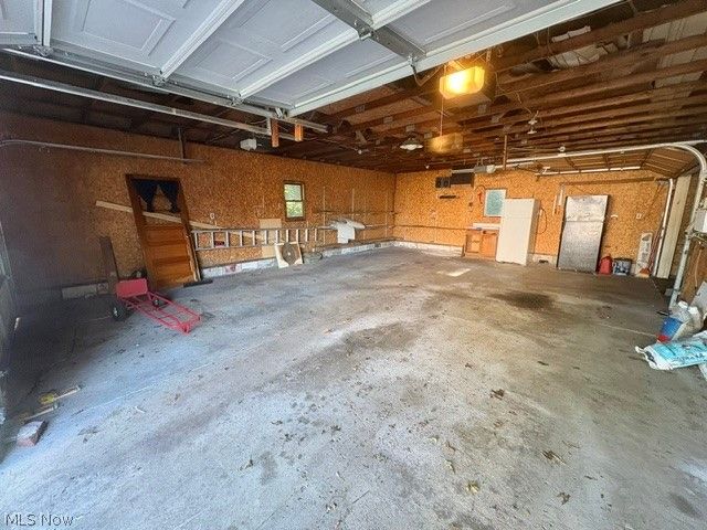 2047 Wilson Avenue NE, Warren, OH 44483