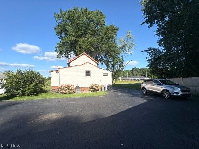 2047 Wilson Avenue NE, Warren, OH 44483