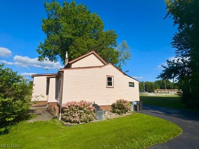 2047 Wilson Avenue NE, Warren, OH 44483