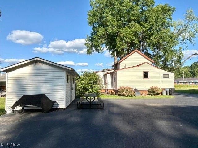 2047 Wilson Avenue NE, Warren, OH 44483
