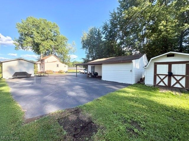 2047 Wilson Avenue NE, Warren, OH 44483
