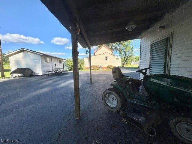 2047 Wilson Avenue NE, Warren, OH 44483