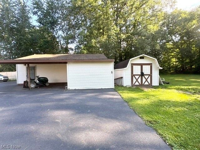 2047 Wilson Avenue NE, Warren, OH 44483