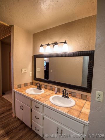 14208 Bois D Arc Road, Kingston, OK 73439