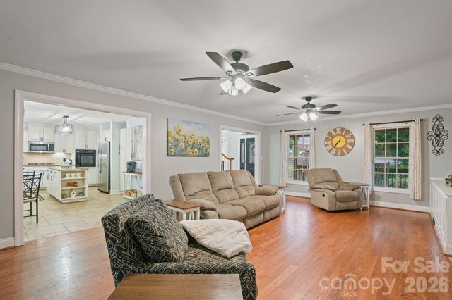 4616 20th Street Place NE, Hickory, NC 28601