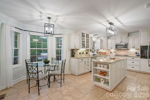 4616 20th Street Place NE, Hickory, NC 28601