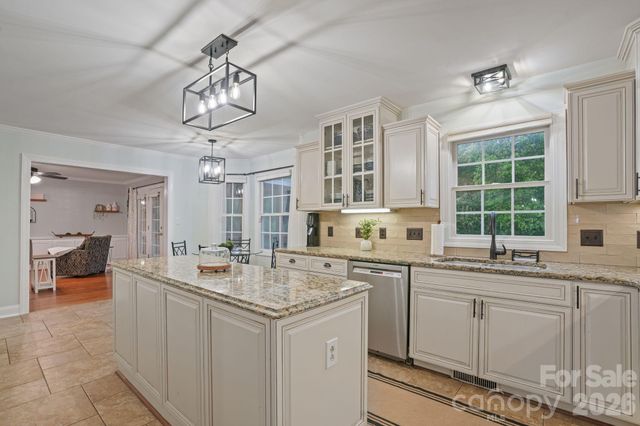 4616 20th Street Place NE, Hickory, NC 28601