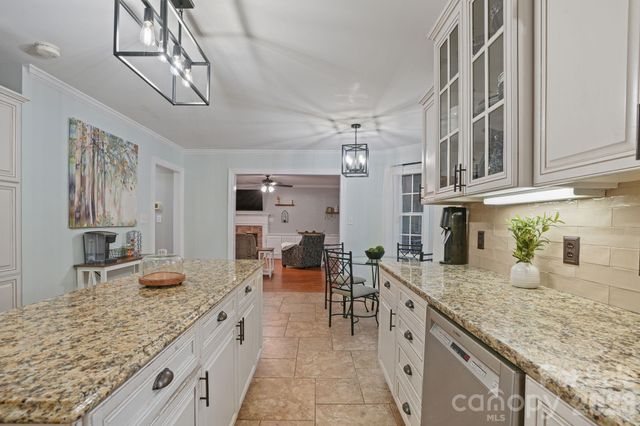 4616 20th Street Place NE, Hickory, NC 28601