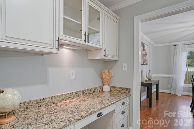 4616 20th Street Place NE, Hickory, NC 28601