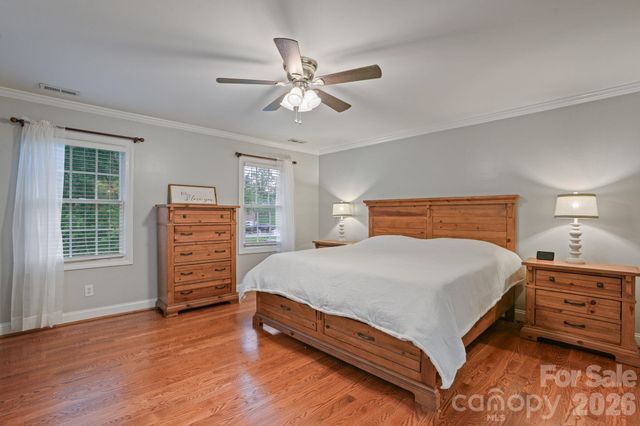 4616 20th Street Place NE, Hickory, NC 28601