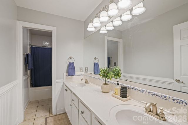 4616 20th Street Place NE, Hickory, NC 28601