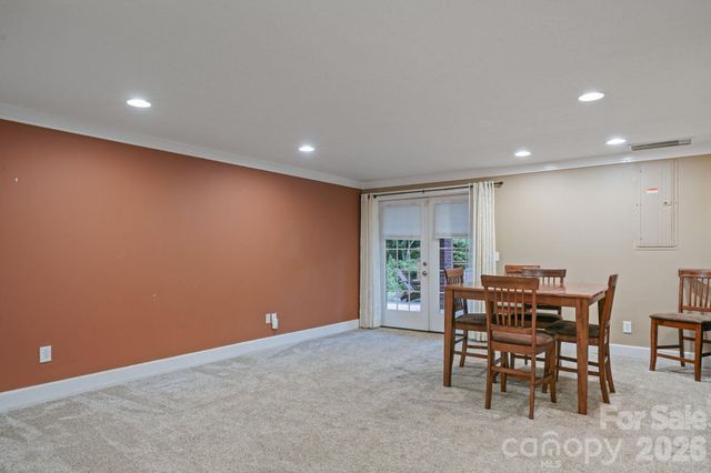 4616 20th Street Place NE, Hickory, NC 28601
