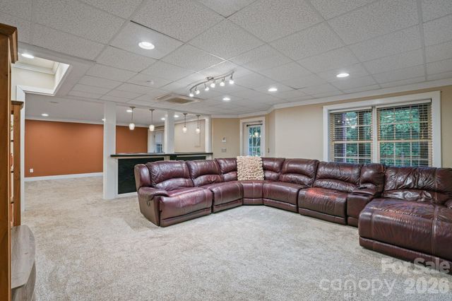 4616 20th Street Place NE, Hickory, NC 28601