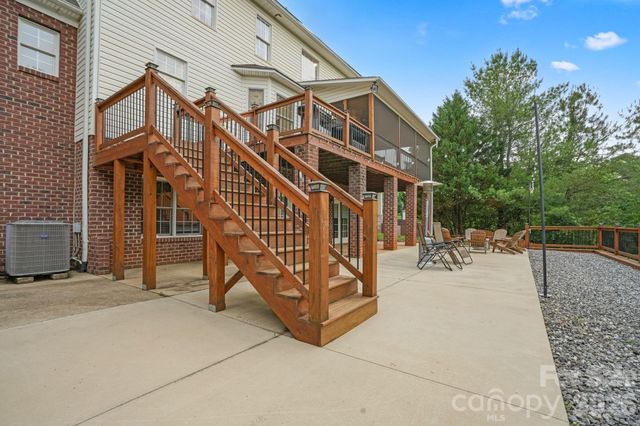 4616 20th Street Place NE, Hickory, NC 28601