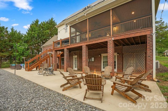 4616 20th Street Place NE, Hickory, NC 28601
