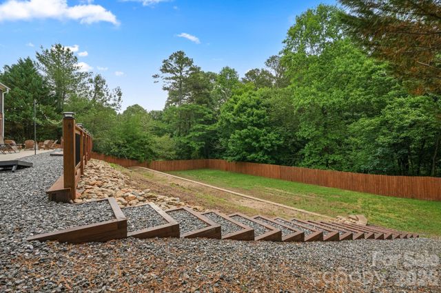 4616 20th Street Place NE, Hickory, NC 28601