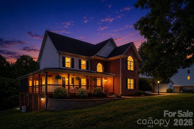 4616 20th Street Place NE, Hickory, NC 28601