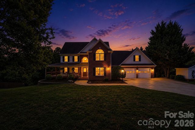 4616 20th Street Place NE, Hickory, NC 28601