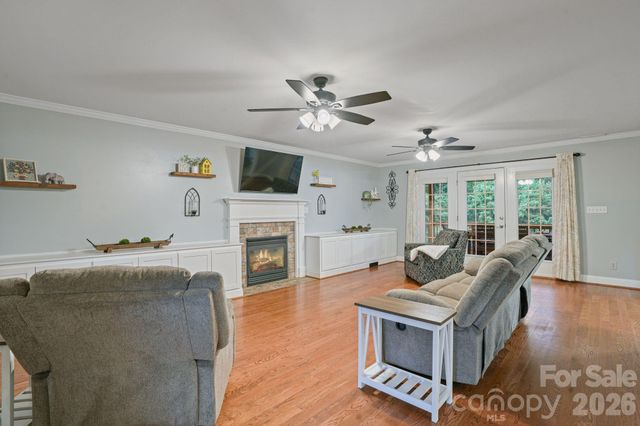 4616 20th Street Place NE, Hickory, NC 28601