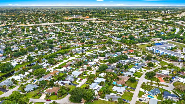 558 Ivy Avenue, Palm Beach Gardens, FL 33410