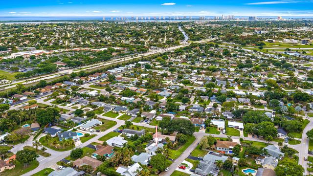 558 Ivy Avenue, Palm Beach Gardens, FL 33410