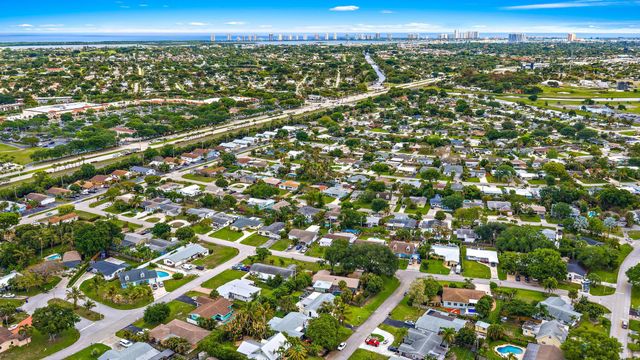 558 Ivy Avenue, Palm Beach Gardens, FL 33410