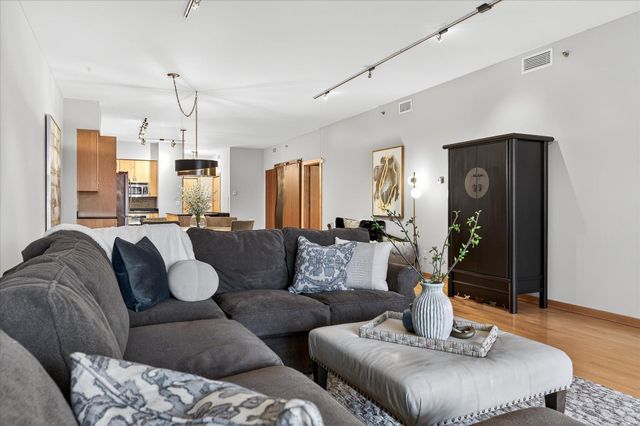 111 4th Avenue N 304, Minneapolis, MN 55401