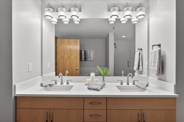 111 4th Avenue N 304, Minneapolis, MN 55401