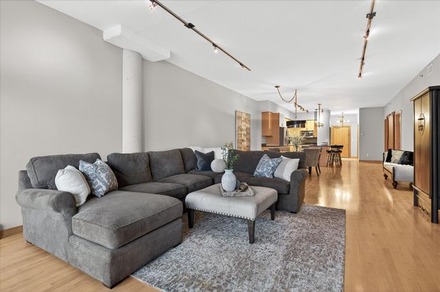 111 4th Avenue N 304, Minneapolis, MN 55401