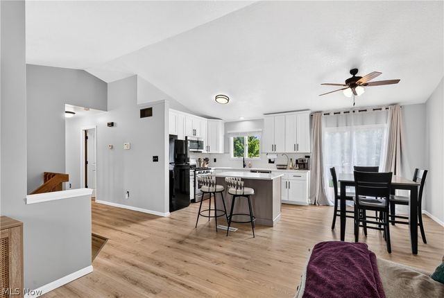 1064 Saul Drive, Hubbard, OH 44425