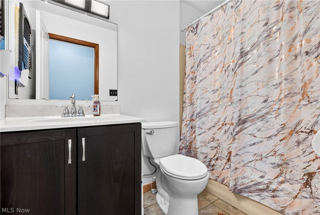 1064 Saul Drive, Hubbard, OH 44425