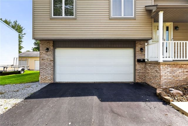 1064 Saul Drive, Hubbard, OH 44425