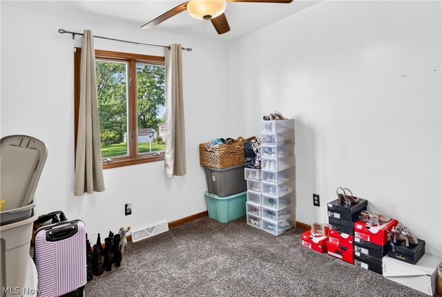 1064 Saul Drive, Hubbard, OH 44425