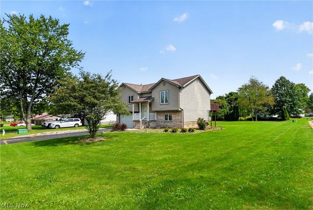 1064 Saul Drive, Hubbard, OH 44425